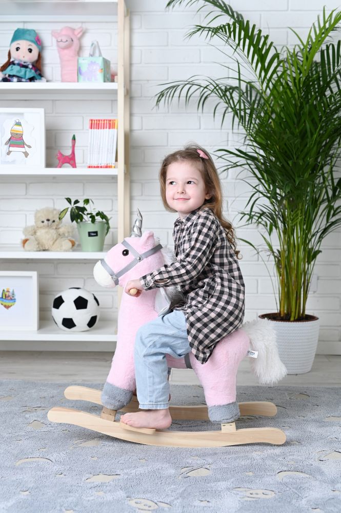 Konik jednorożec na biegunach ze skrzydłami różowy